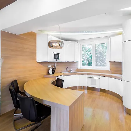 Luxurious Flat 160m2 In Center, 3 Bedrooms, Ac, Garden, Parking *