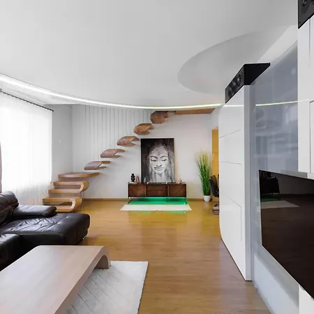 Apartman Luxurious Flat 160m2 In Center, 3 Bedrooms, Ac, Garden, Parking