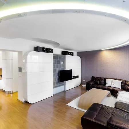 Luxurious Flat 160m2 In Center, 3 Bedrooms, Ac, Garden, Parking *