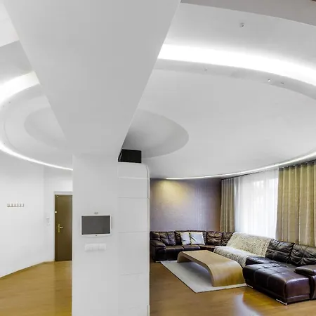 Apartman Luxurious Flat 160m2 In Center, 3 Bedrooms, Ac, Garden, Parking