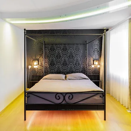 Luxurious Flat 160m2 In Center, 3 Bedrooms, Ac, Garden, Parking