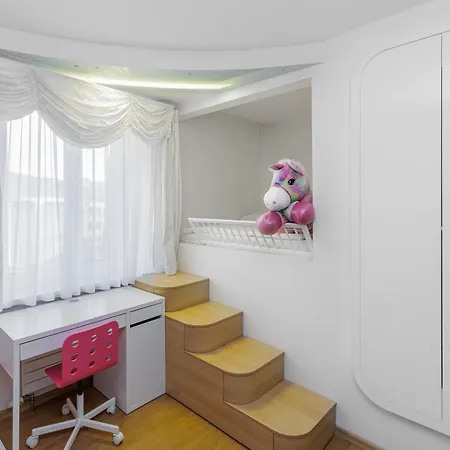 Апартаменты Luxurious Flat 160m2 In Center, 3 Bedrooms, Ac, Garden, Parking Банска-Бистрица