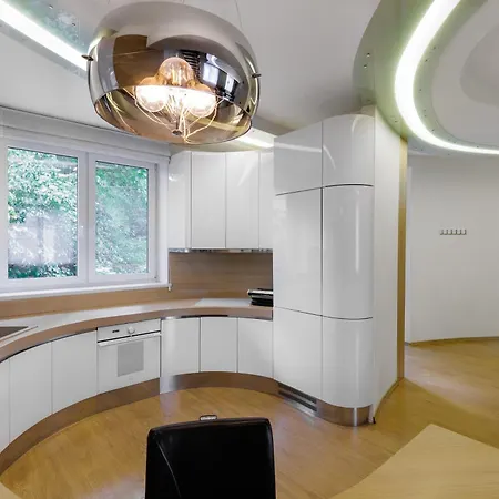 Luxurious Flat 160m2 In Center, 3 Bedrooms, Ac, Garden, Parking Банска-Бистрица