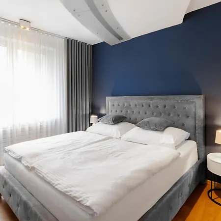 Luxurious Flat 160m2 In Center, 3 Bedrooms, Ac, Garden, Parking