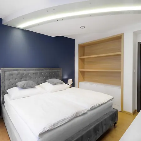 Luxurious Flat 160m2 In Center, 3 Bedrooms, Ac, Garden, Parking Apartman