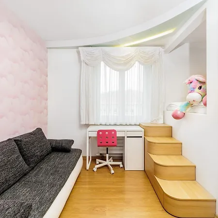 Luxurious Flat 160m2 In Center, 3 Bedrooms, Ac, Garden, Parking *