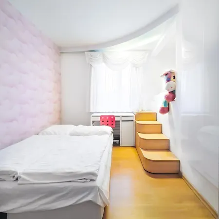 Luxurious Flat 160m2 In Center, 3 Bedrooms, Ac, Garden, Parking Апартаменты Банска-Бистрица