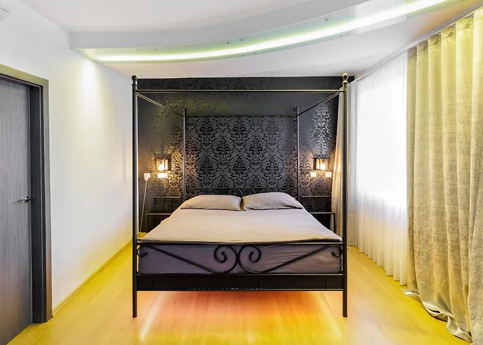 Luxurious Flat 160m2 In Center, 3 Bedrooms, Ac, Garden, Parking